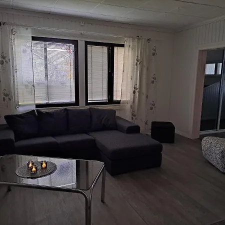 Villa Omakotitalo Omalla Isolla Pihalla, Keskustassa