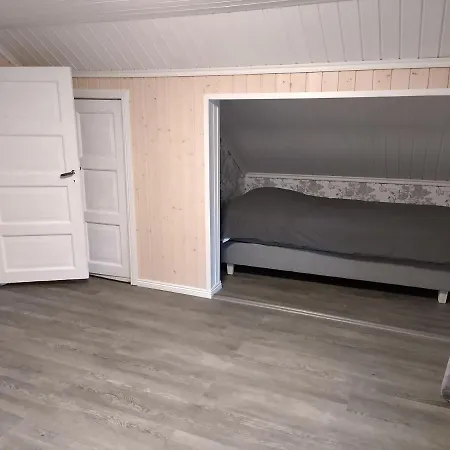 Villa Omakotitalo Omalla Isolla Pihalla, Keskustassa