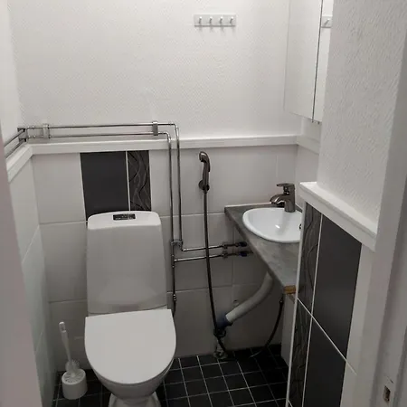 Villa Omakotitalo Omalla Isolla Pihalla, Keskustassa